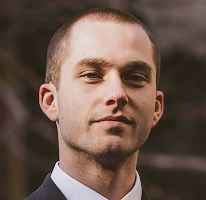 Analista de trading Thomas Whitfield, experto en mercado cripto, retrato